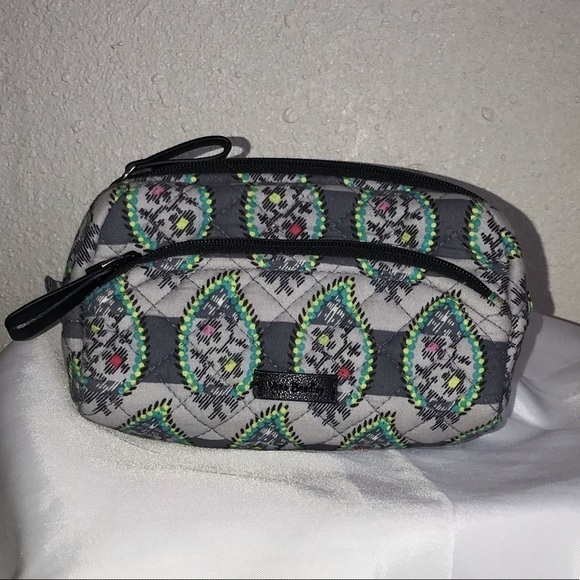 🌻 Vera Bradley Make up bag. - Picture 3 of 8